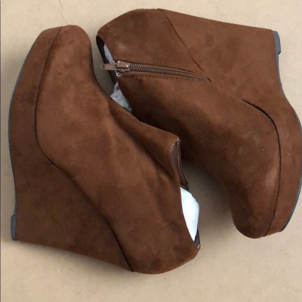 Wedge bootie